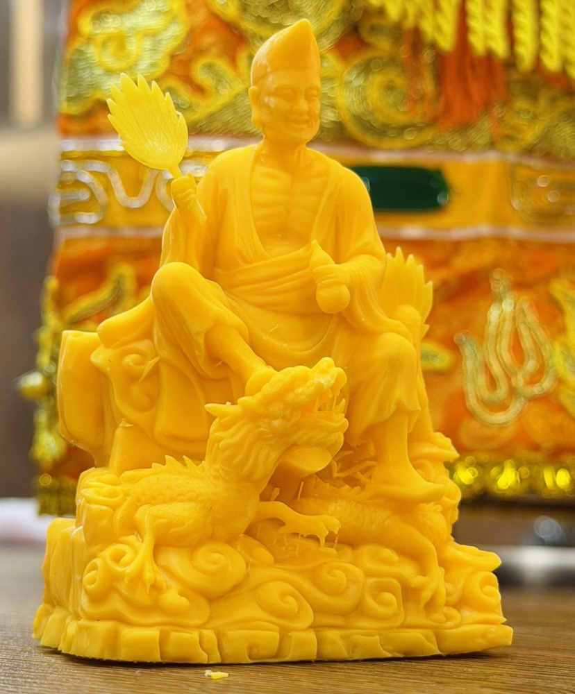 坐龍濟公師父